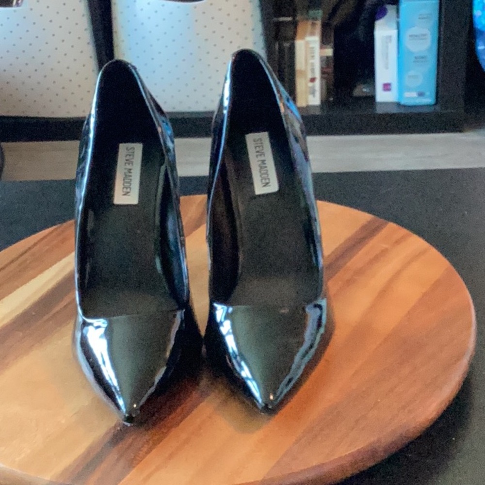 Steve Madden Black Patent Pointed-Toe Pumps